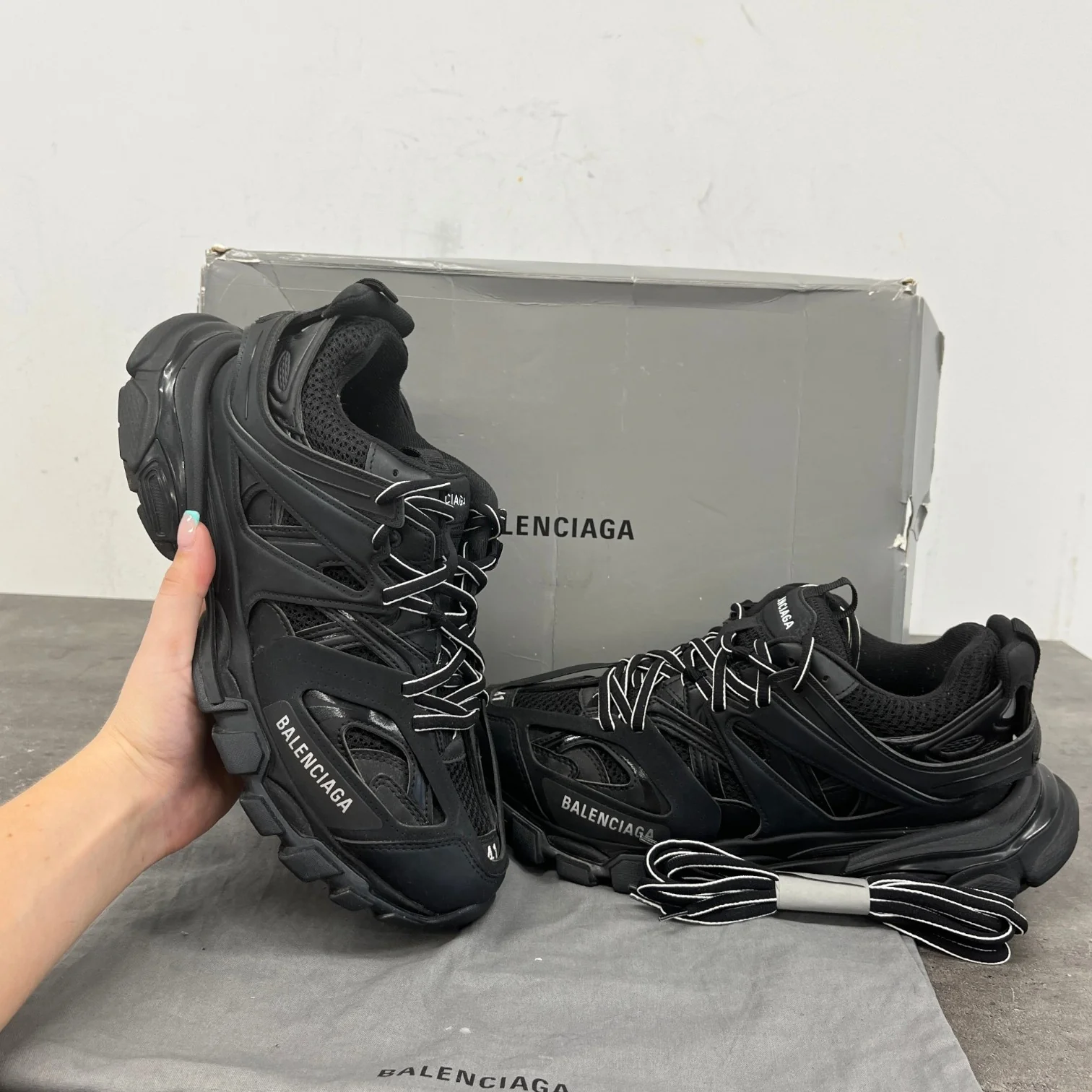 Men's Track Low Trainers Black Size EU 41 / UK 7 - Image 12