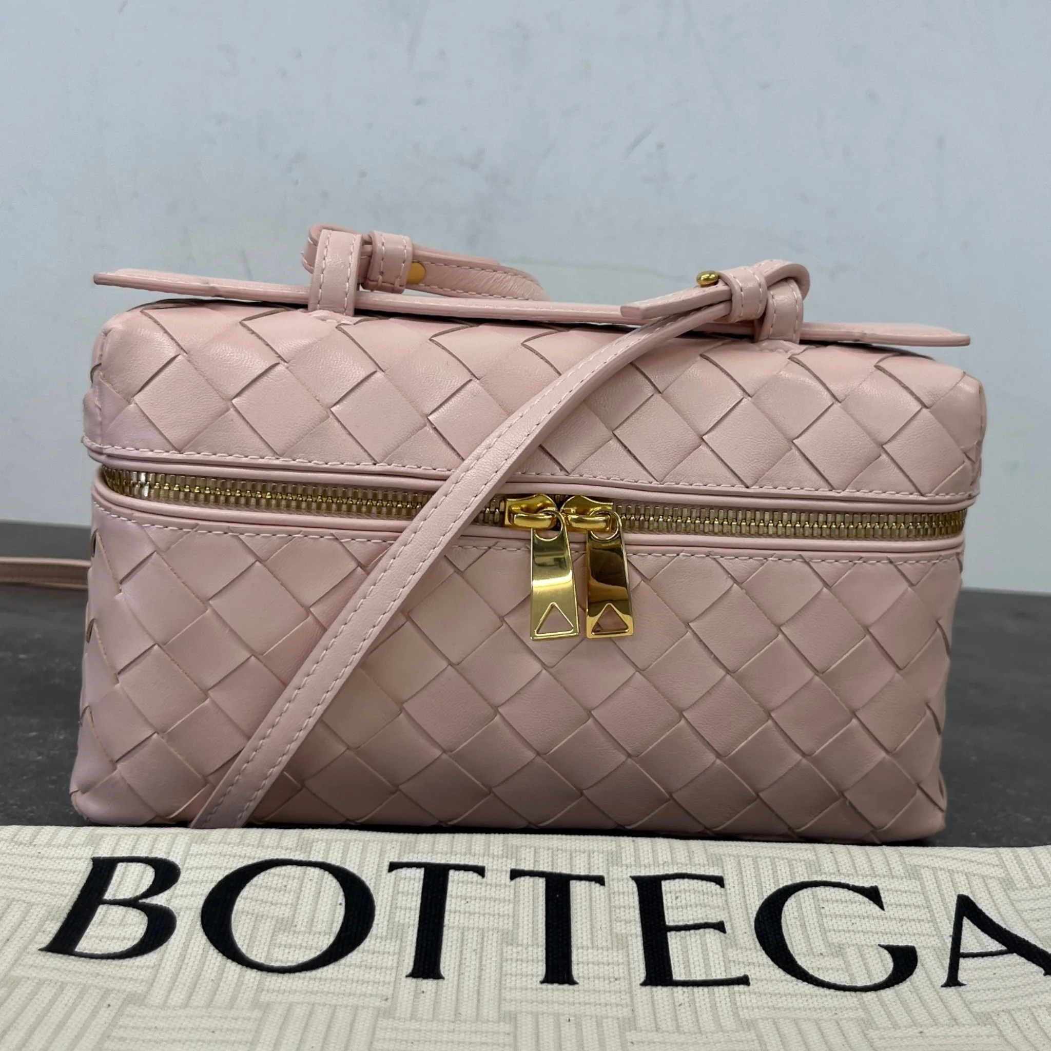 Women's Bang Bang Vanity Intrecciato Bag Pink - Image 12