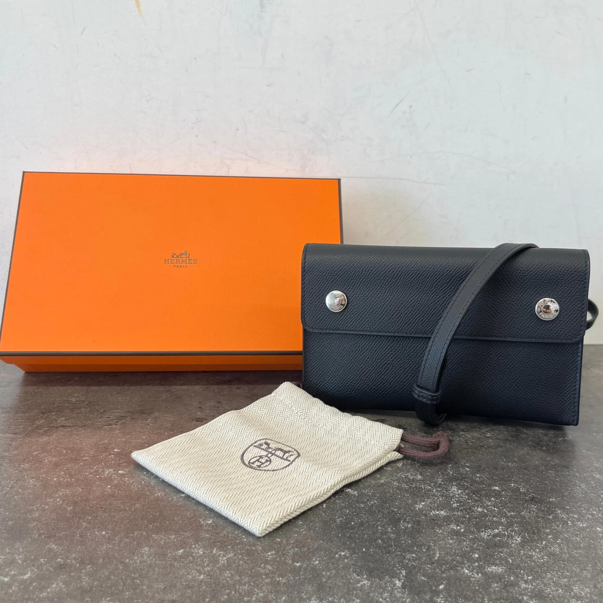 Women's Hermèsnap Wallet Bag Black - Image 13