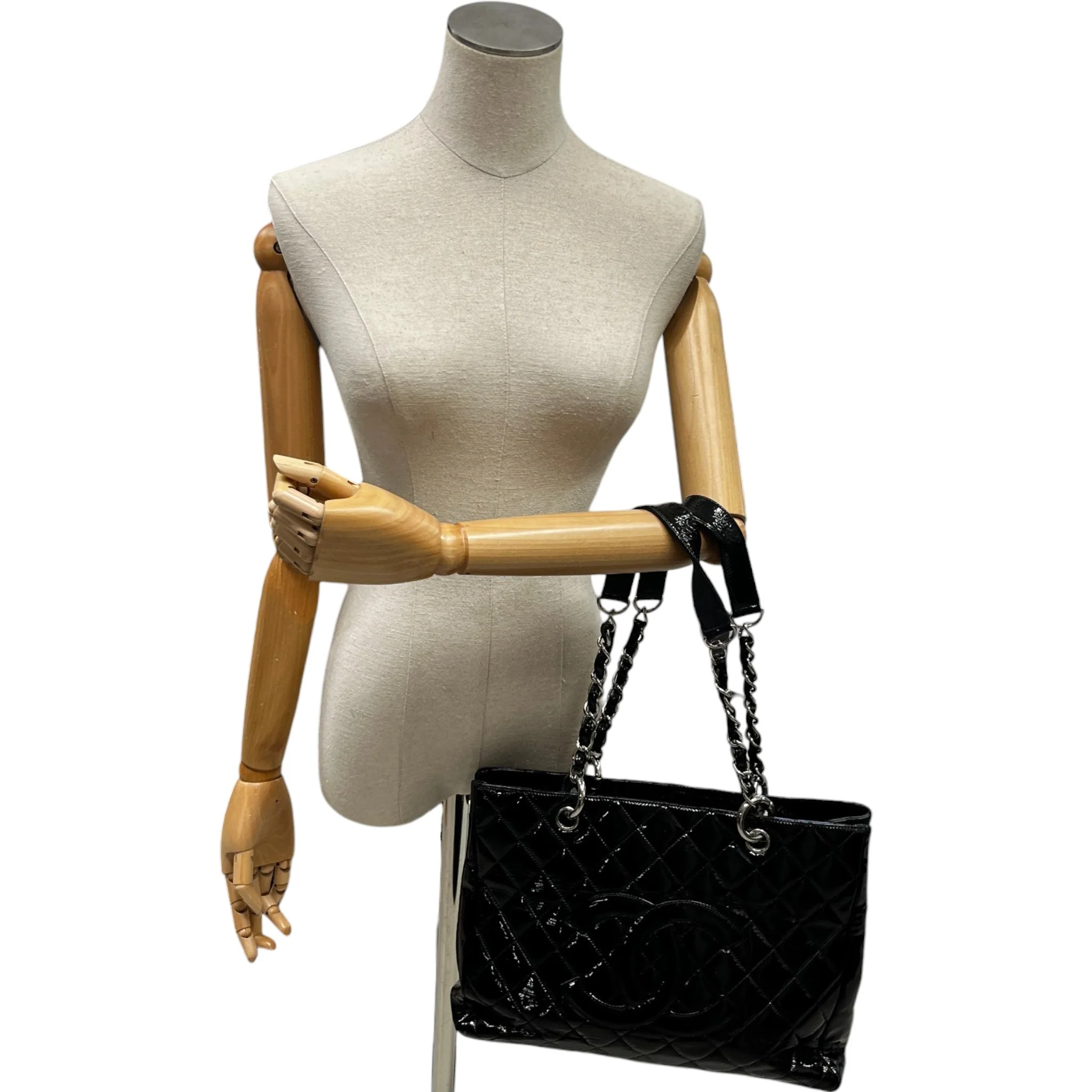 Women's Quilted Patent Grand Shopping Tote Gst Handbag Black - Image 2